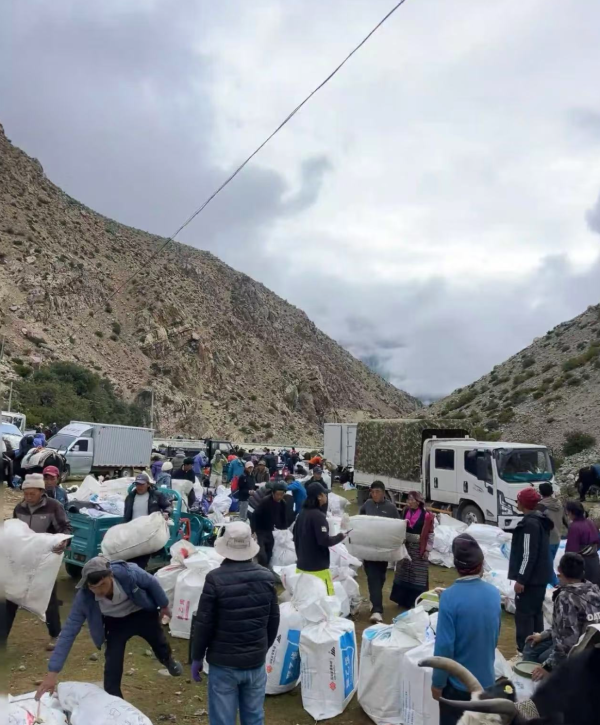 天美配资 珠峰东坡一夜：喧嚣人潮、寂静雪山，与一场不期而至的暴雪